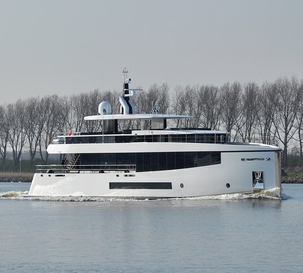 The 33m Yacht MOON SAND TOO