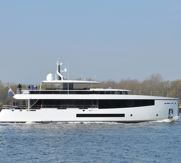 The 33m Yacht MOON SAND TOO