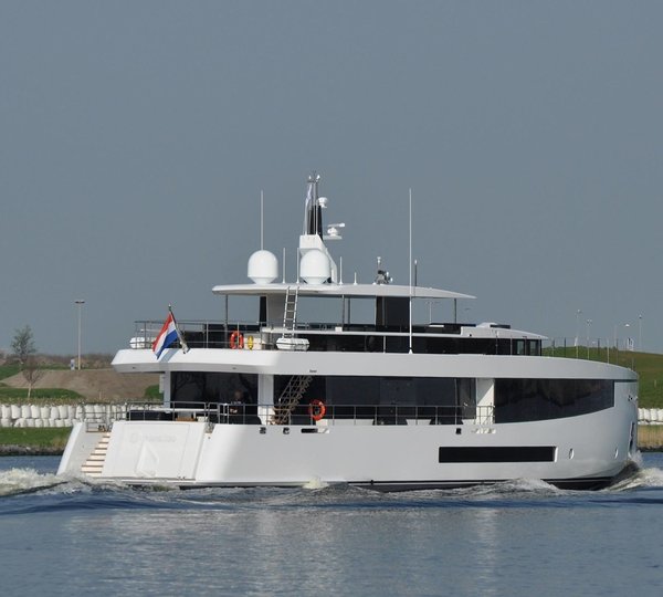 The 33m Yacht MOON SAND TOO