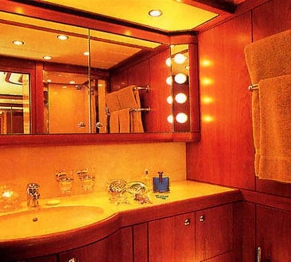 The 34m Yacht HIGHLAND BREEZE