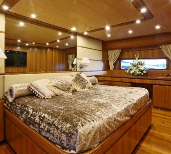 The 34m Yacht SUMMER DREAMS