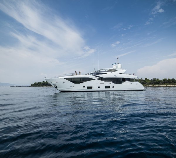 The 35m Yacht FLEUR