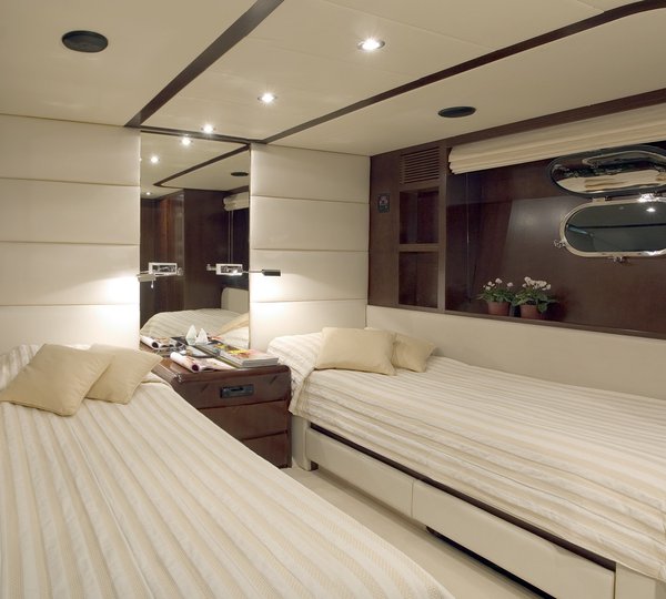 Twin Bed Cabin On Yacht LET IT BE