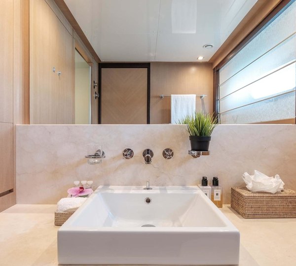 The 36m Yacht MIDNIGHT SUN