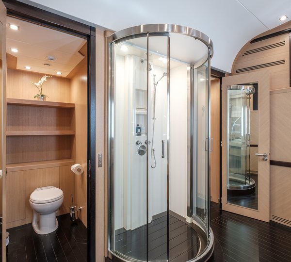 The 36m Yacht MIDNIGHT SUN