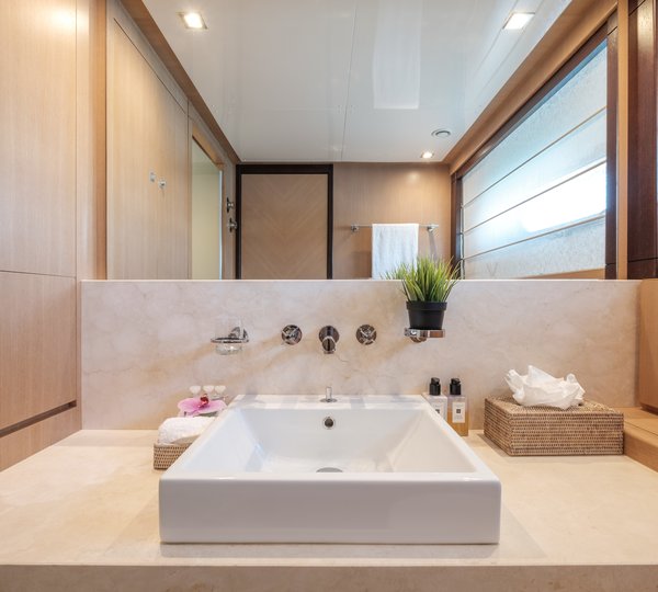 The 36m Yacht MIDNIGHT SUN