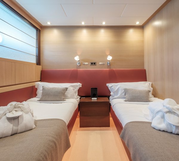 The 36m Yacht MIDNIGHT SUN