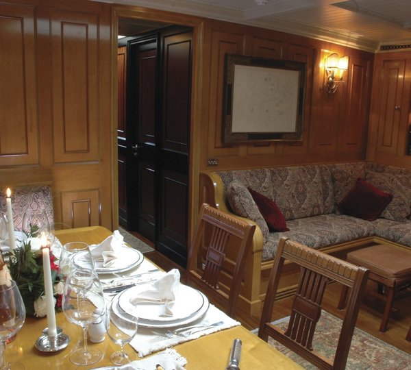 Eating/dining Saloon Aboard Yacht SHAMROCK V