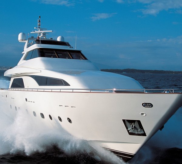 Ship's Bow: Yacht SHELEILA's Cruising Image