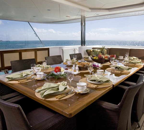Premier Deck Aft On Yacht PERLE BLEUE