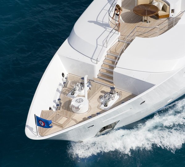 Ship's Bow: Yacht PERLE BLEUE's Cruising Image