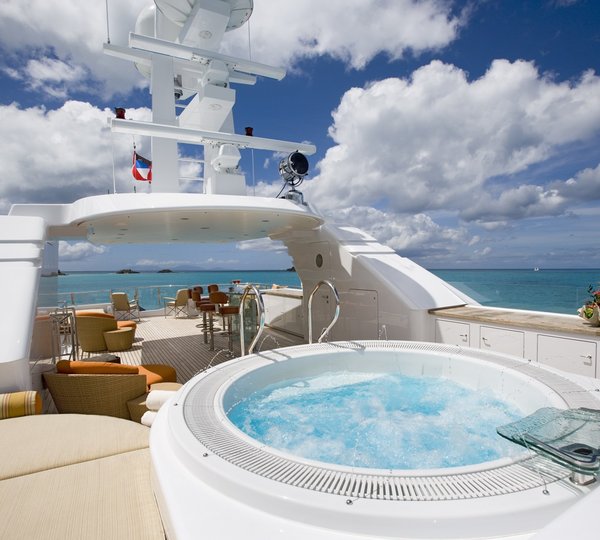 Jacuzzi Pool On Board Yacht PERLE BLEUE