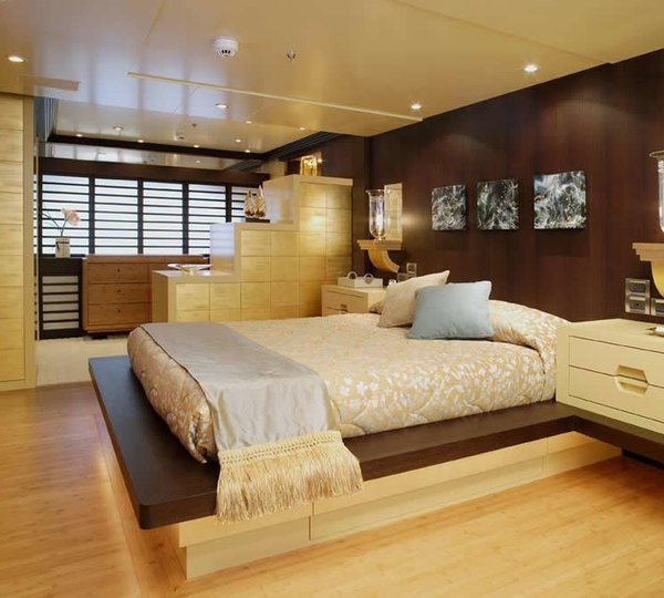 Main Master Cabin Aboard Yacht PERLE BLEUE