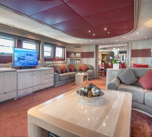 The 38m Yacht CHEETAH MOON