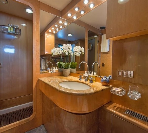 The 38m Yacht CHEETAH MOON