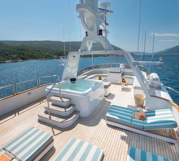 The 38m Yacht CHEETAH MOON