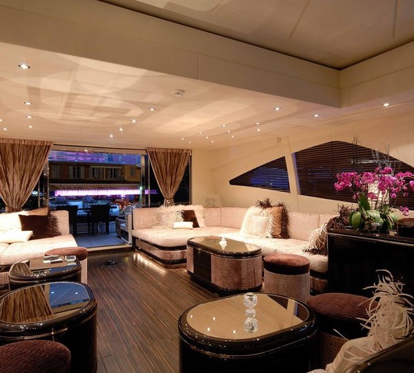 Profile: Yacht AFRICAN CAT's Saloon Photograph