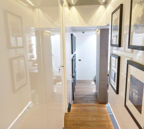 The 39m Yacht BEACHOUSE