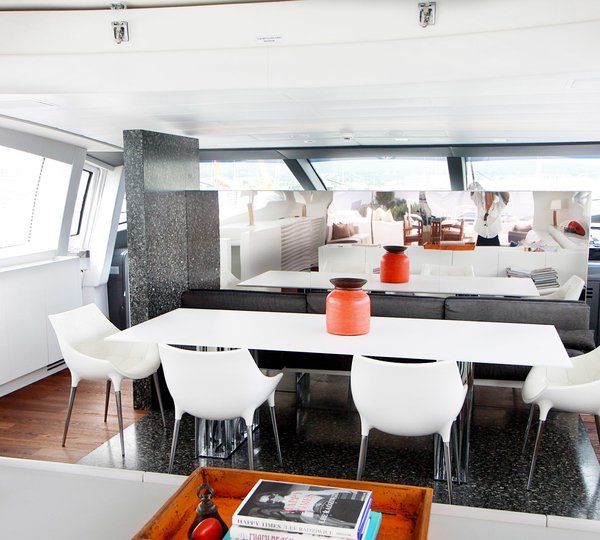 The 39m Yacht BEACHOUSE