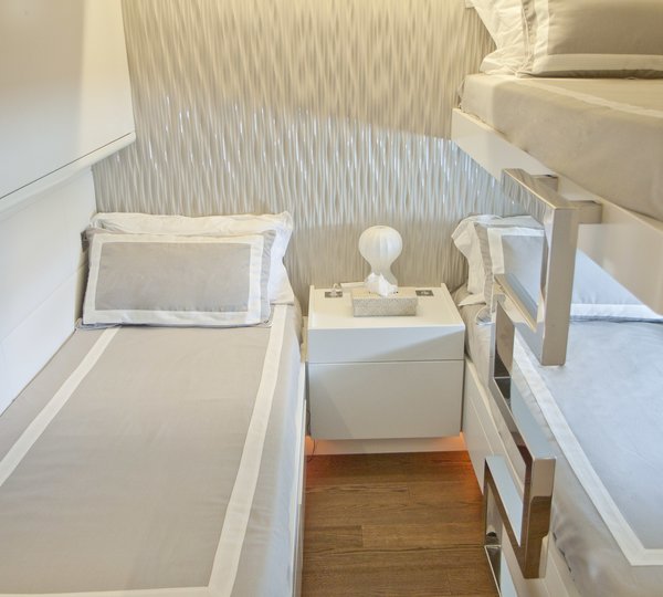 The 39m Yacht BEACHOUSE