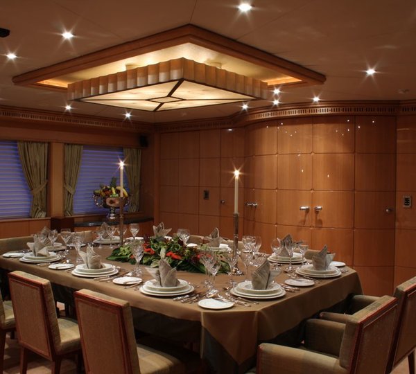 The 39m Yacht HAPPY DOLPHIN II