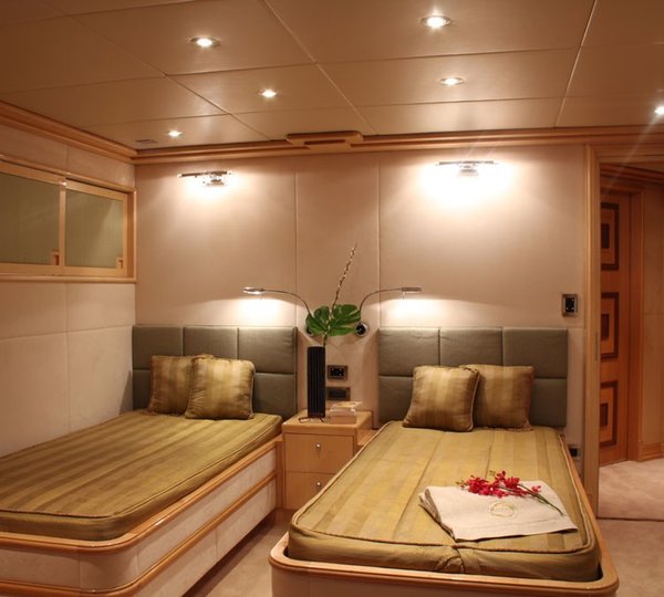 The 39m Yacht HAPPY DOLPHIN II