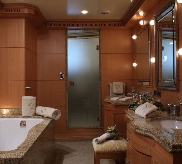 The 39m Yacht HAPPY DOLPHIN II