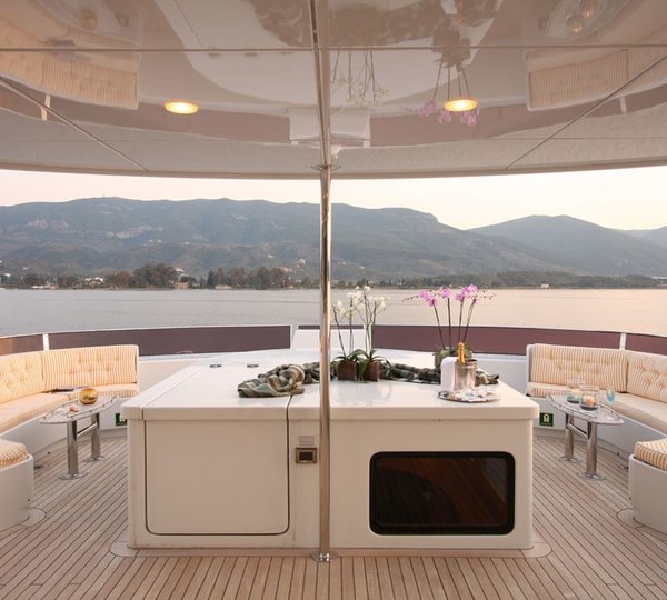 The 39m Yacht HAPPY DOLPHIN II