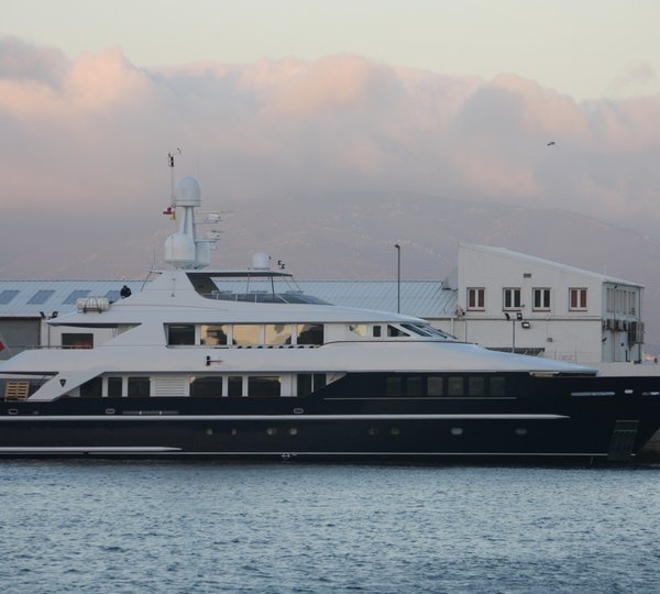 The 39m Yacht LADY AZUL