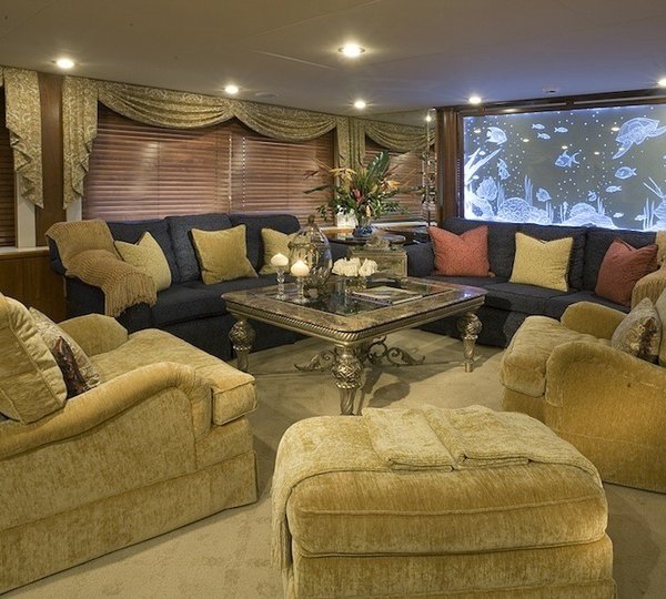 The 39m Yacht MISS ILOILO