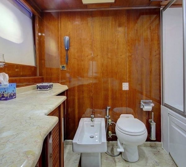 The 39m Yacht SEA DREAM