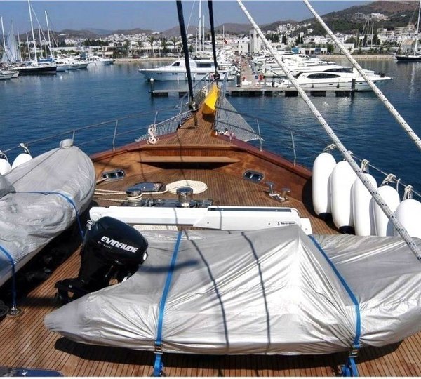 The 39m Yacht SEA DREAM