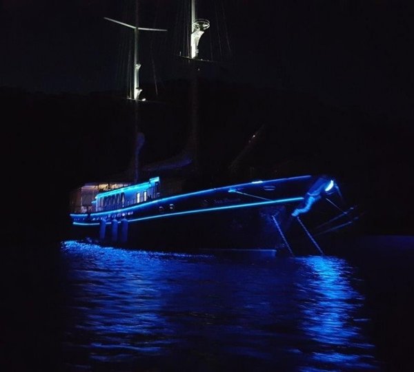 The 39m Yacht SEA DREAM