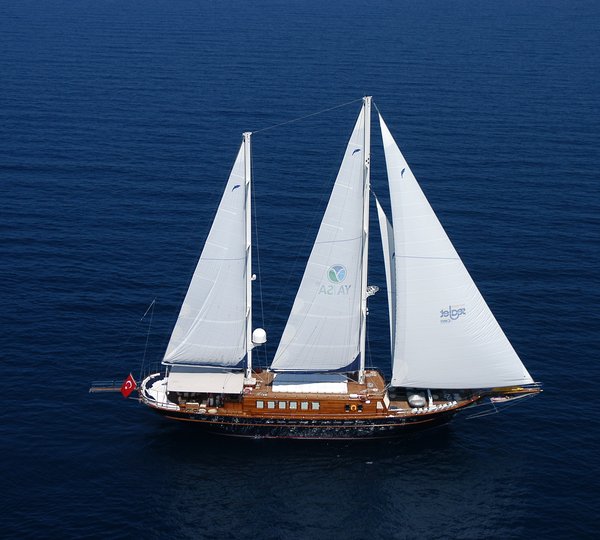 The 39m Yacht SEA DREAM