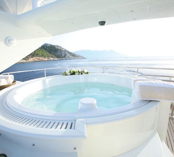 Life On Yacht ALFA XII