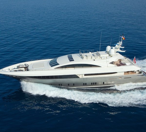 Profile Aspect On Board Yacht SIERRA ROMEO