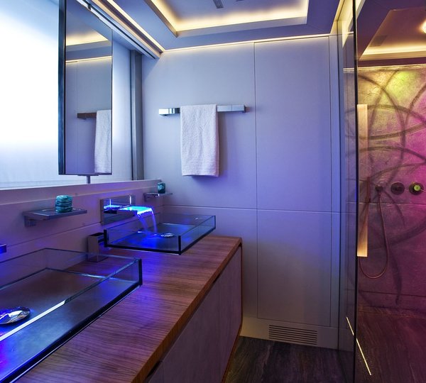 Bath On Board Yacht BARENTS SEA