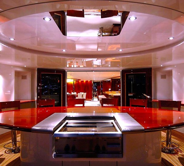 Teppenyaki Drinks Bar Aboard Yacht SEAFARIS