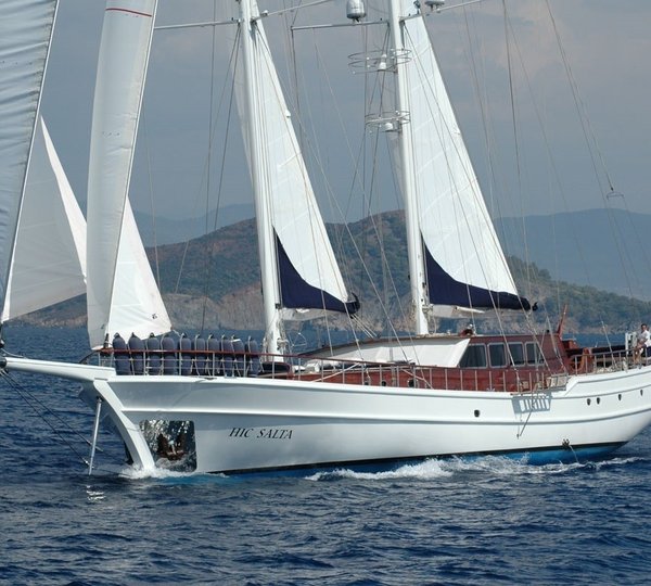 The 42m Yacht HIC SALTA
