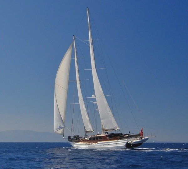The 42m Yacht HIC SALTA