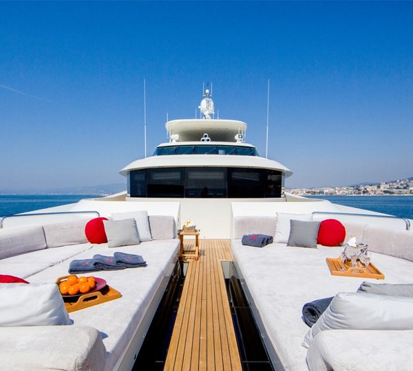 Life On Board Yacht ROBUSTO