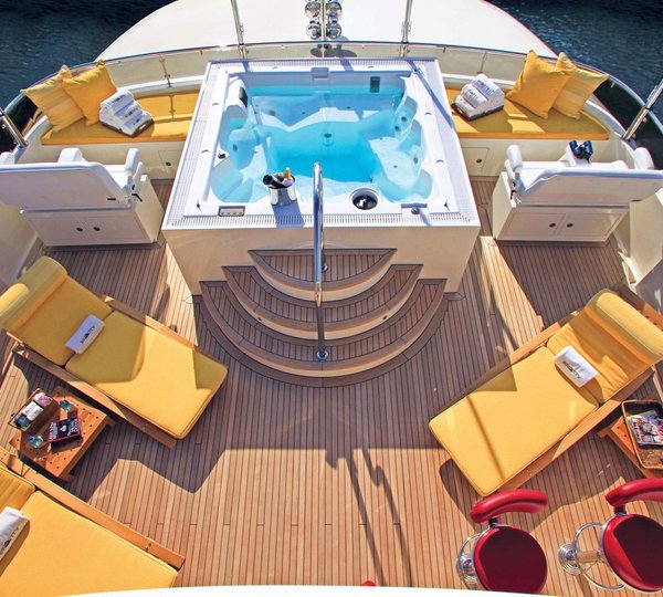 Jacuzzi Pool Aboard Yacht WAKU