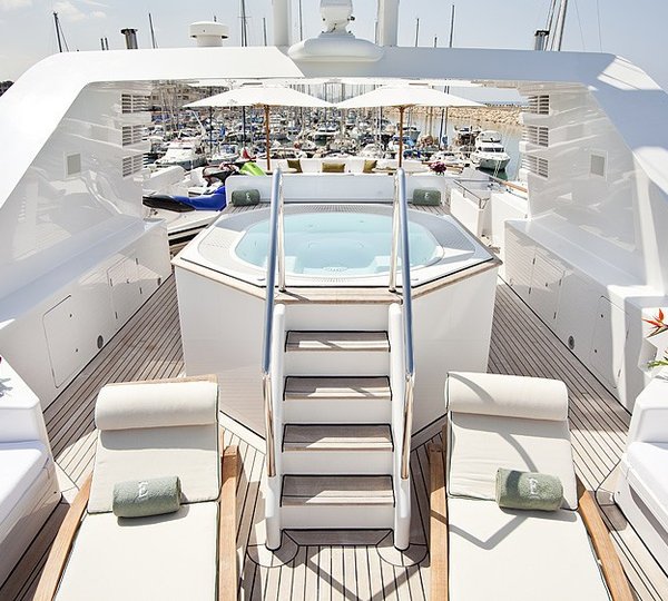Jacuzzi Pool With Sitting On Yacht ECLIPSE