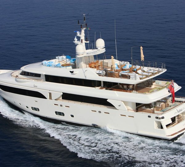 Cruising On Yacht HANA