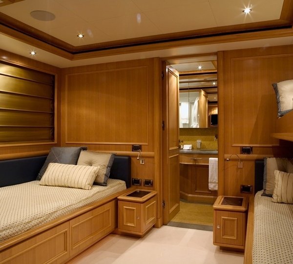 Twin Bed Cabin On Board Yacht HANA
