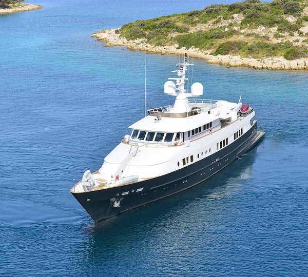 Overview Fore Aspect Aboard Yacht BERZINC