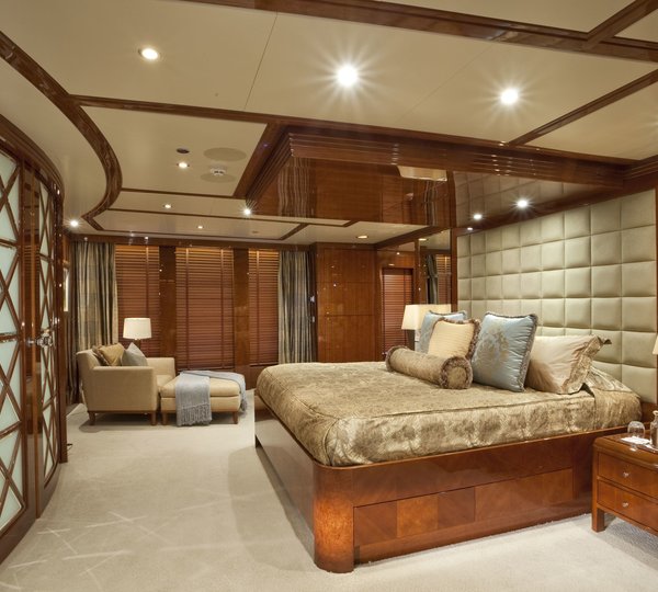 Main Master Cabin Aboard Yacht COCO VIENTE