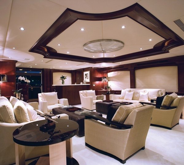 Premier Saloon Aboard Yacht CARPE DIEM II
