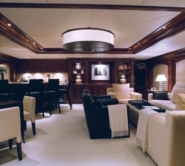 Premier Saloon Fore On Board Yacht CARPE DIEM II