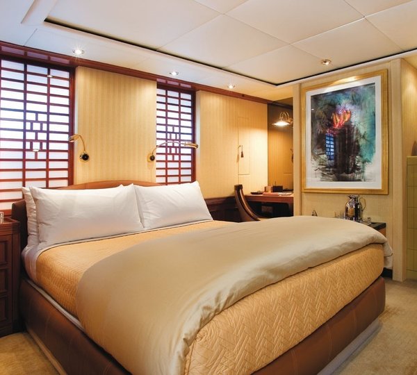 Aspect: Yacht PERFECT PERSUASION's Guest's Cabin Captured